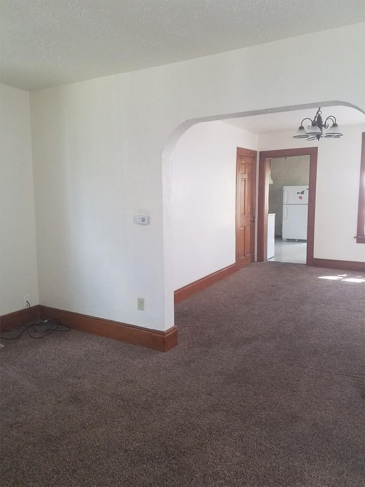 525 W Addison St #1 - Photo 3 of 11