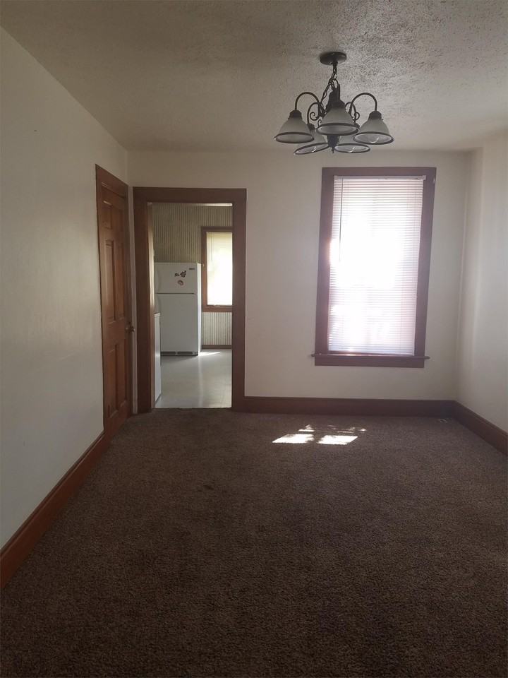 525 W Addison St #1 - Photo 4 of 11