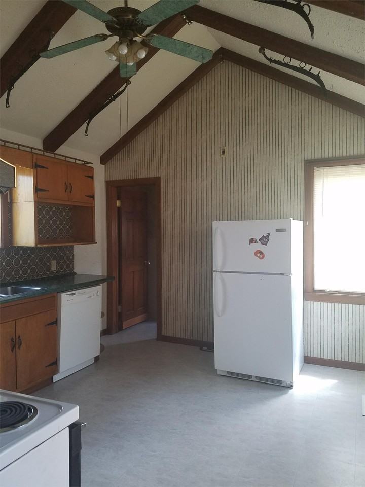 525 W Addison St #1 - Photo 6 of 11