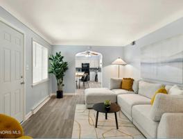 featured image of 4841 Leamington Ave