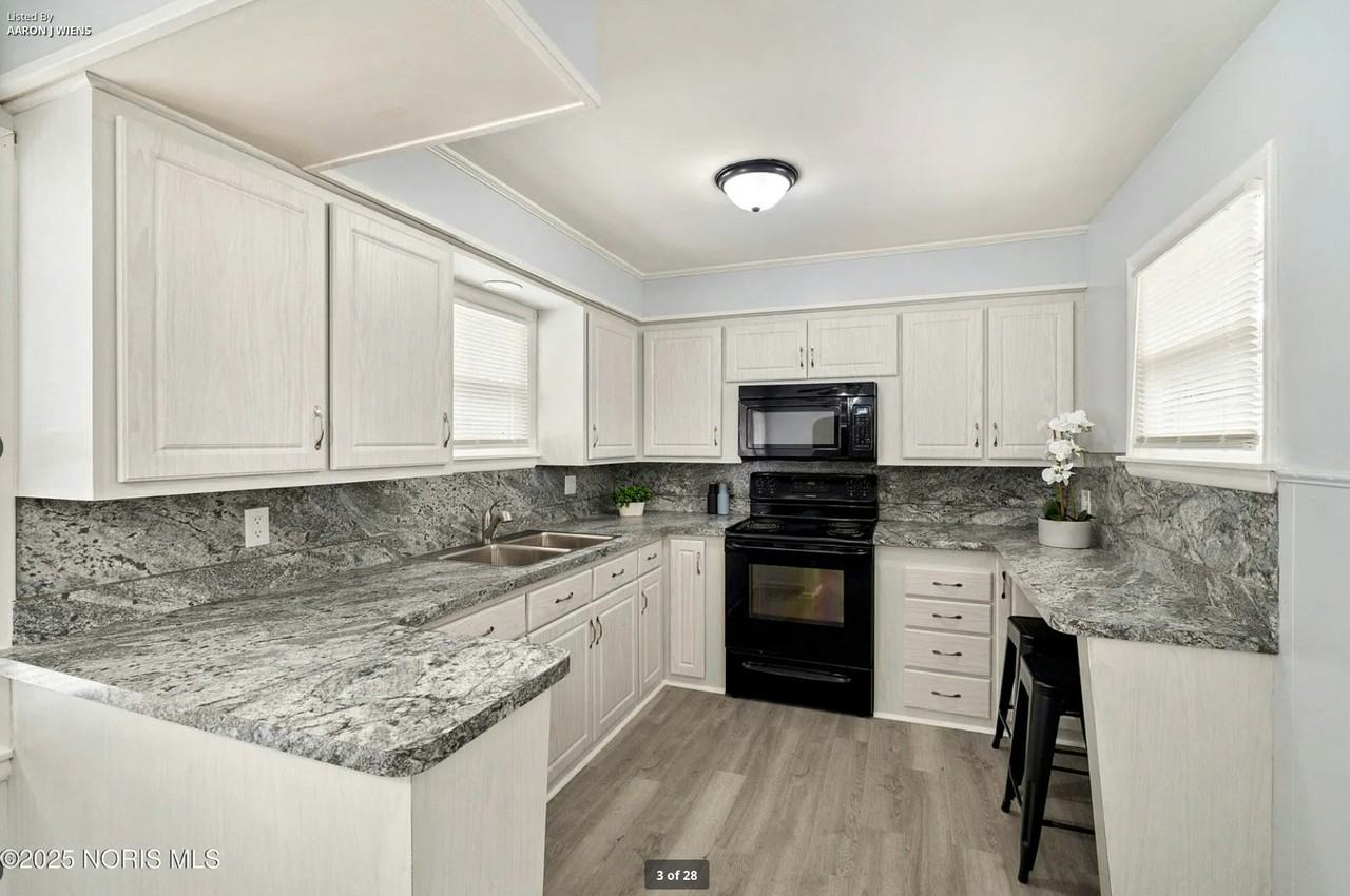 4841 Leamington Avenue - Photo 6 of 15