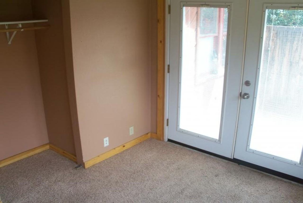 623 N Wisconsin St - Photo 5 of 6