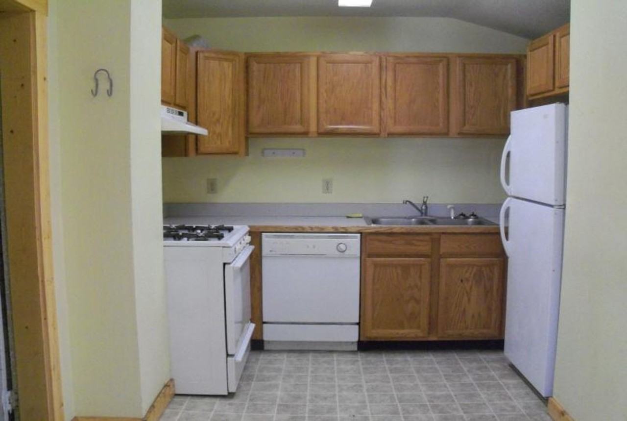 623 N Wisconsin St - Photo 3 of 6