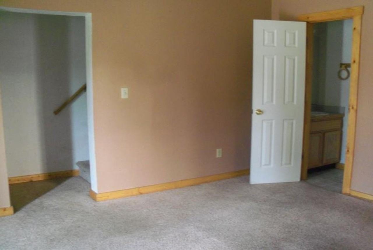 623 N Wisconsin St - Photo 6 of 6