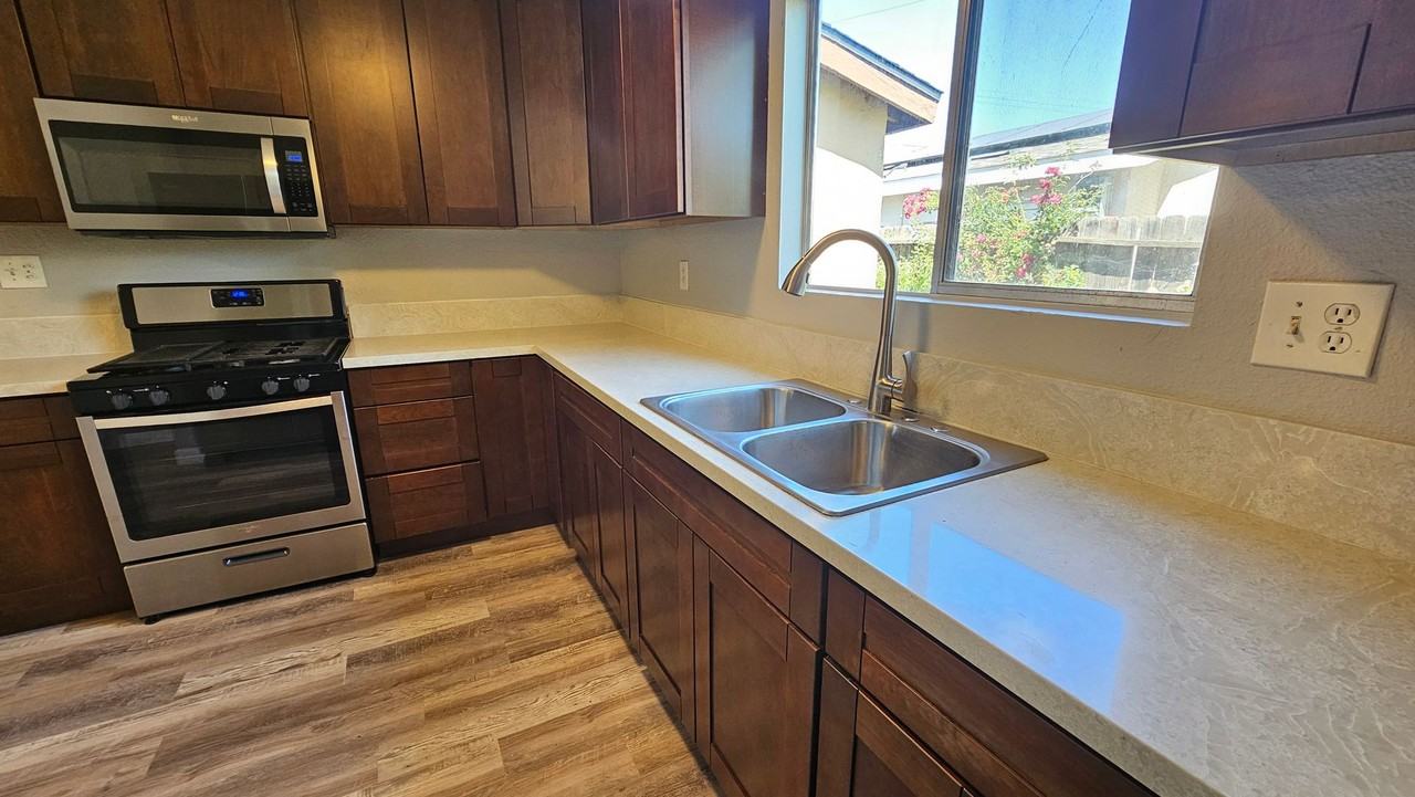 610 Daisy St - Photo 4 of 23