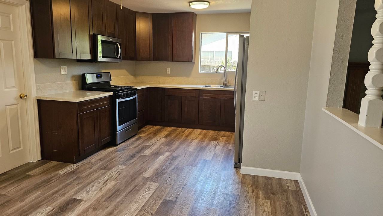 610 Daisy St - Photo 5 of 23