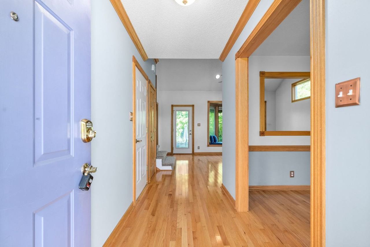 432 Cyprus Ct - Photo 5 of 30