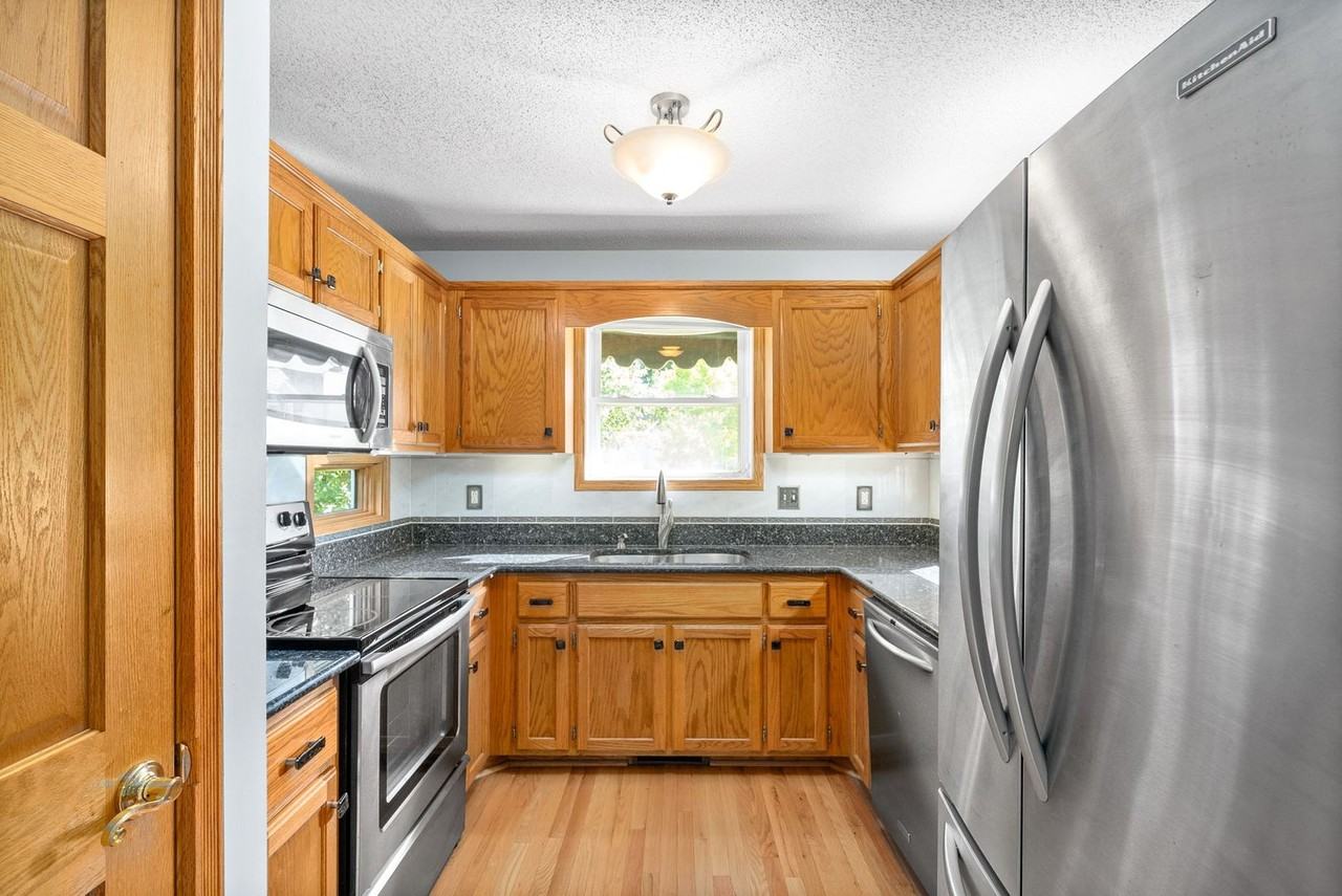 432 Cyprus Ct - Photo 7 of 30