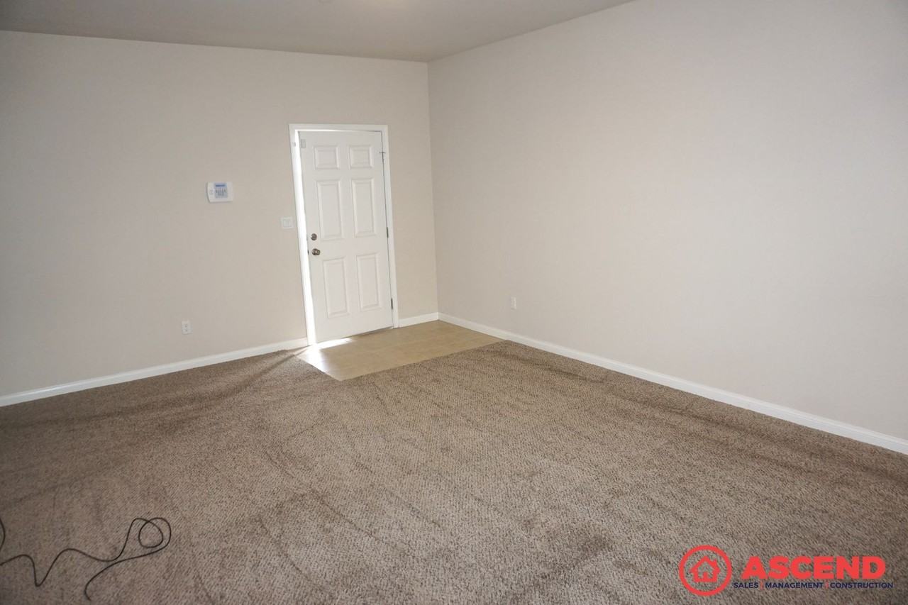 5511 Beacon Ridge Ct - Photo 2 of 14