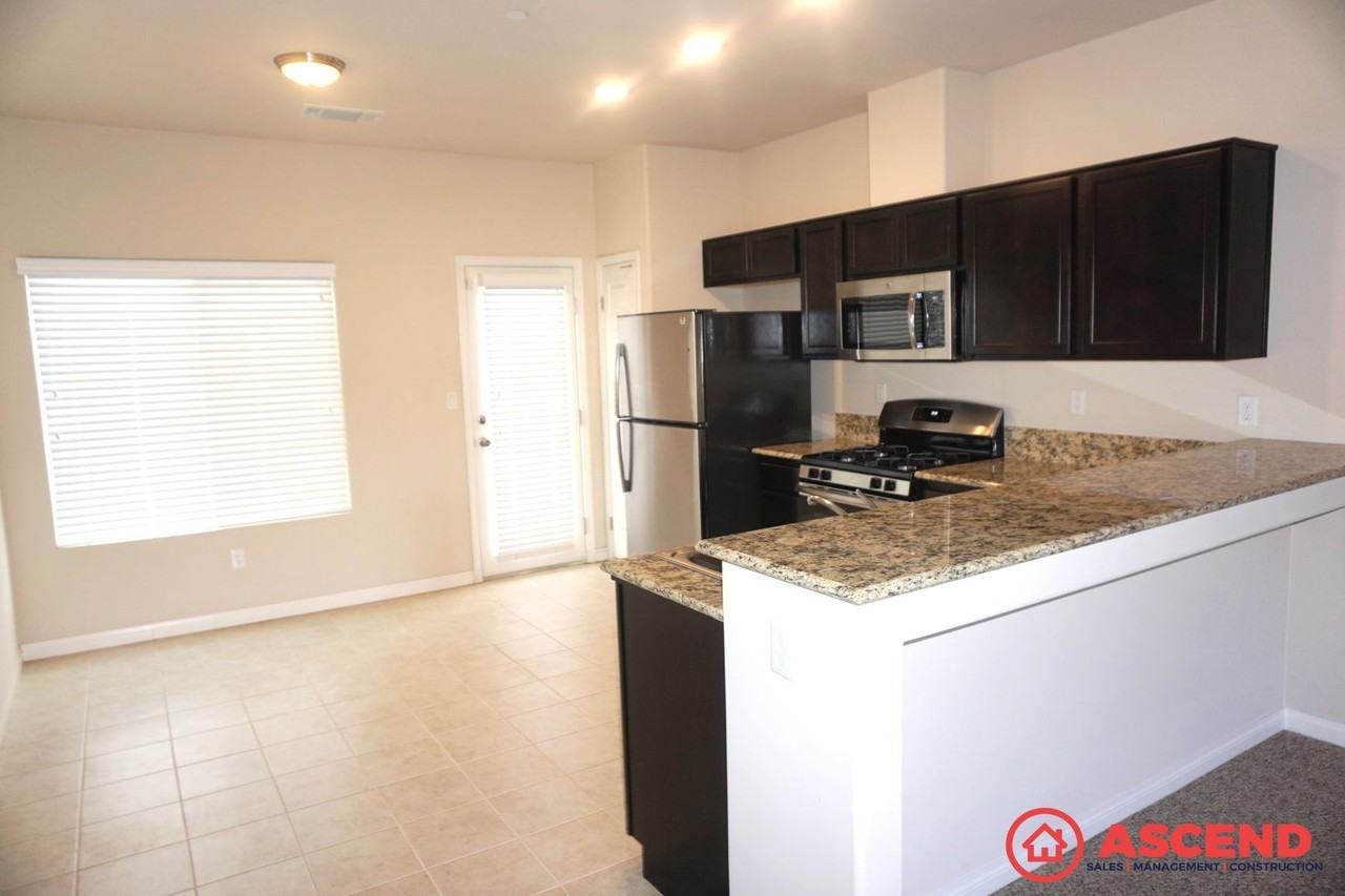 5511 Beacon Ridge Ct - Photo 4 of 14