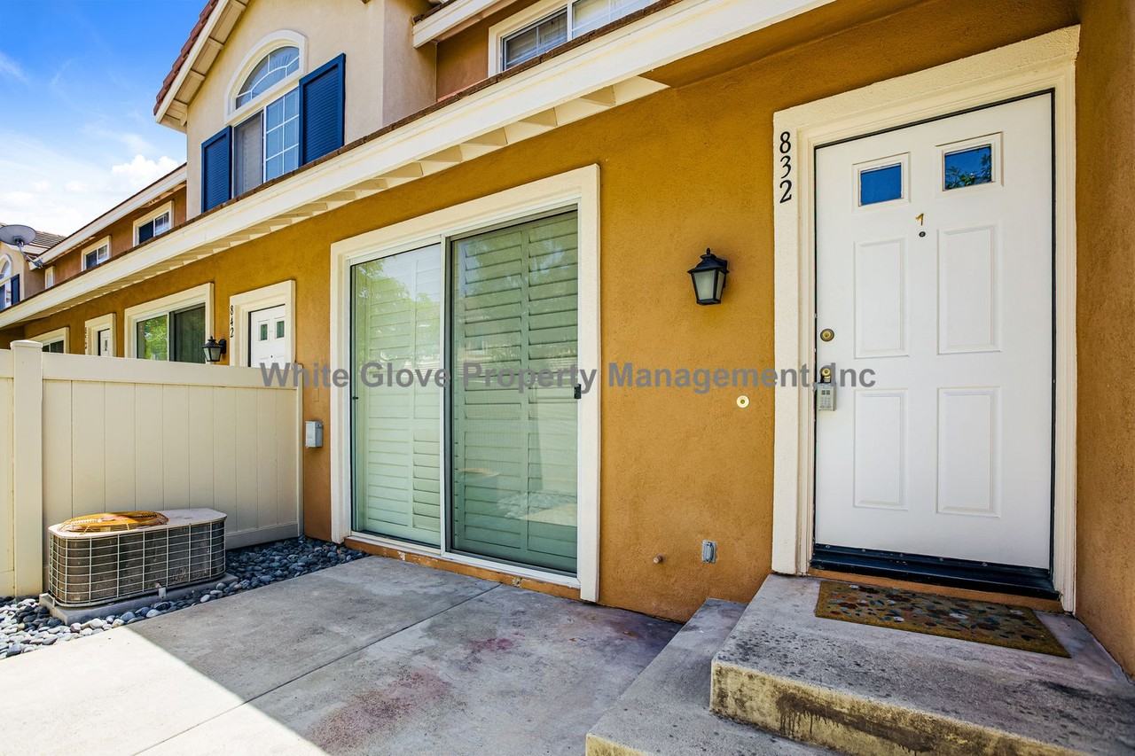 832 S Boulder Pl - Photo 2 of 17