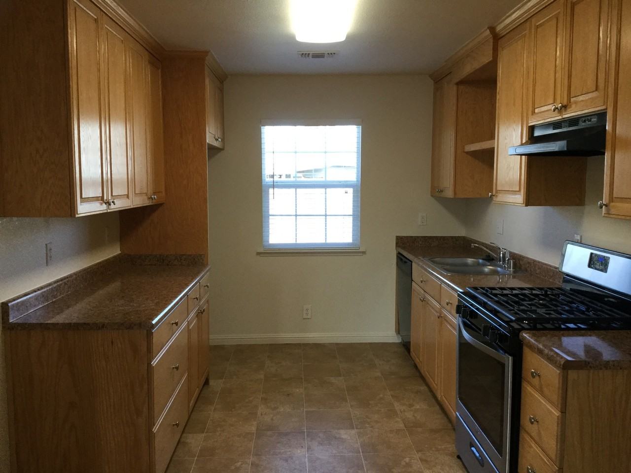 824 Taft St - Photo 7 of 17