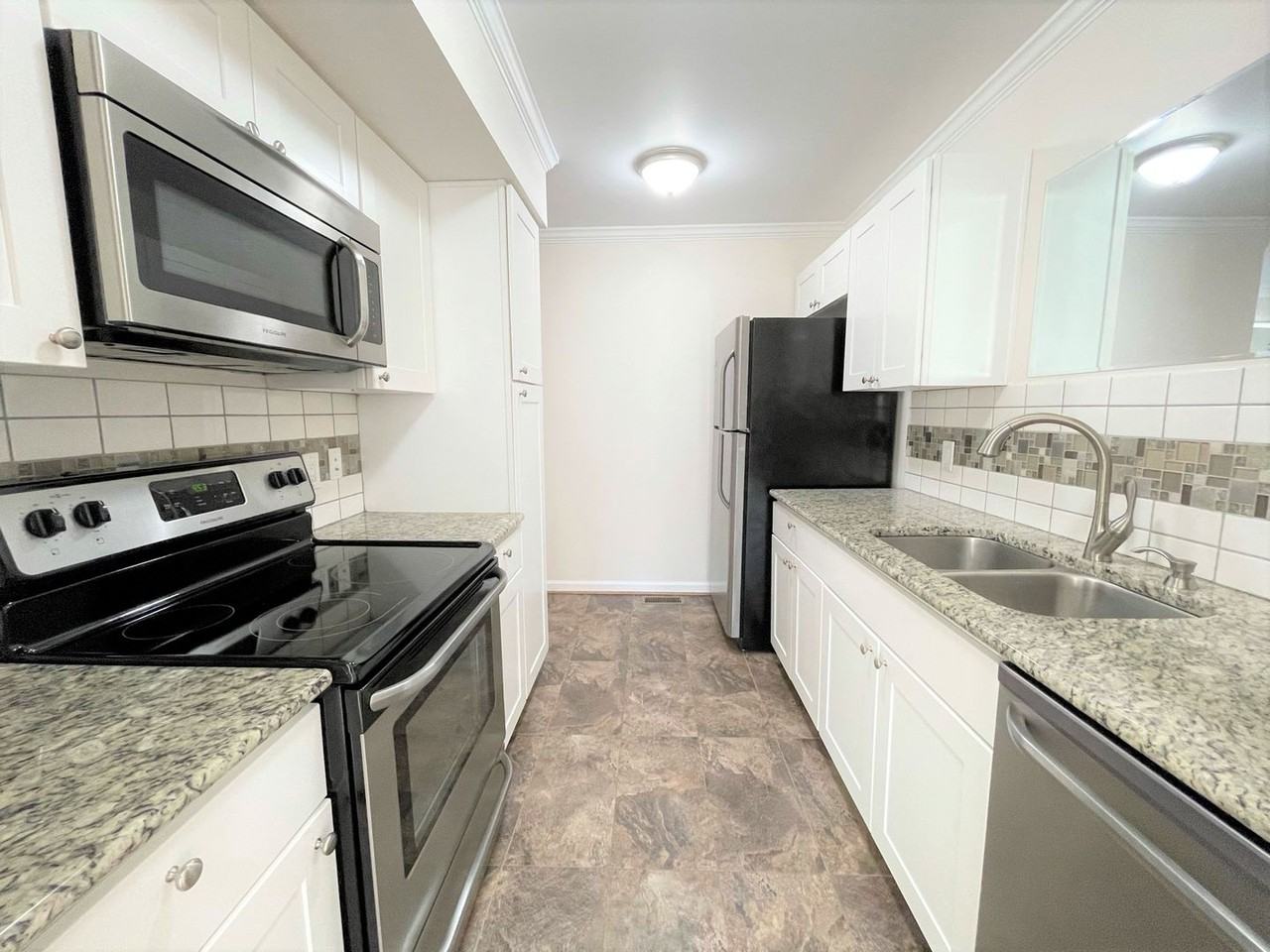110 N Maple St - Photo 2 of 25