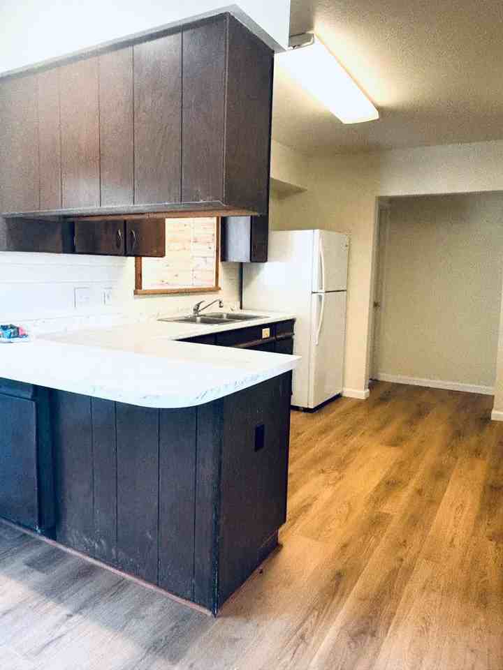 903 Green Ln - Photo 6 of 23