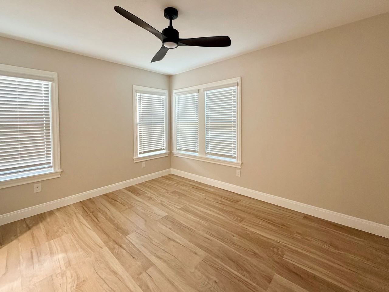 1214 Donaldson Ave - Photo 4 of 18