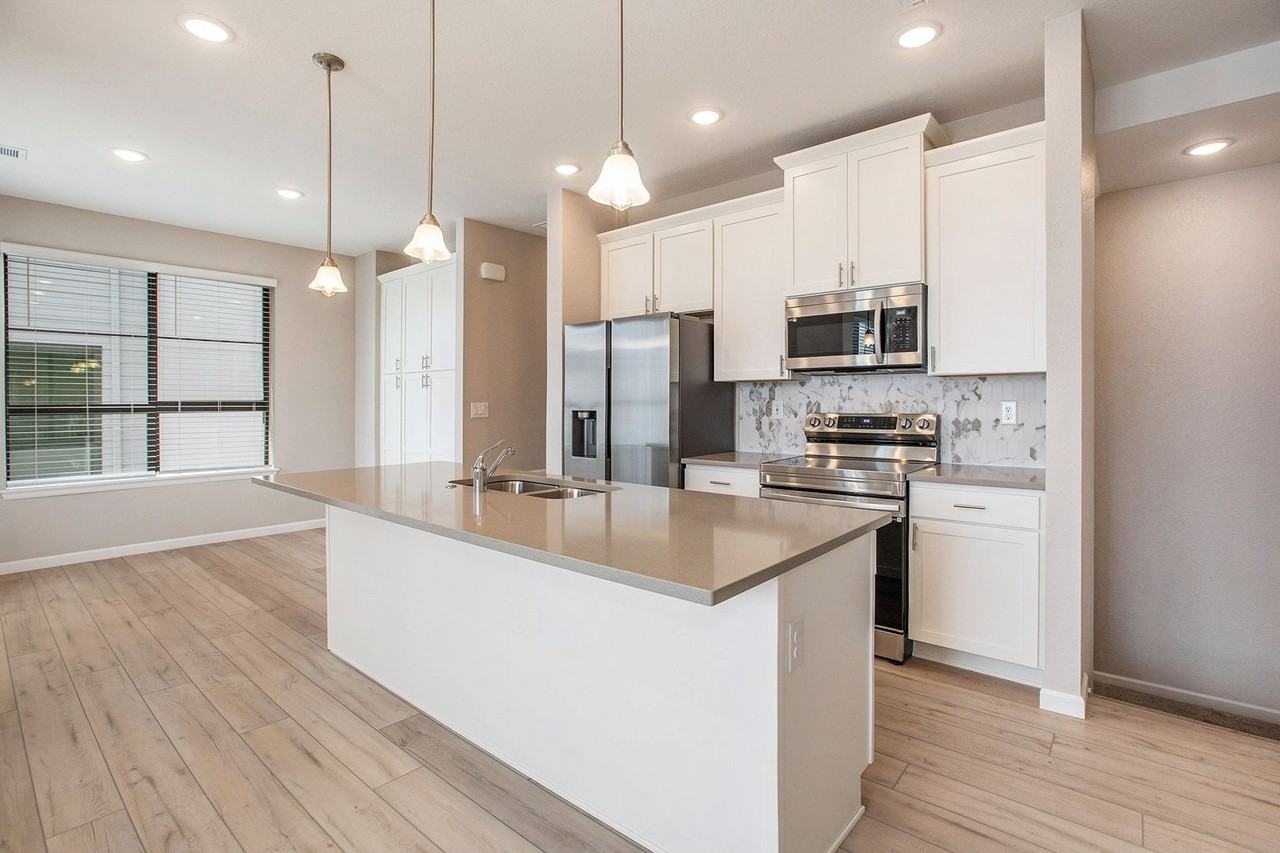 2010 S Holly St #4 - Photo 5 of 20