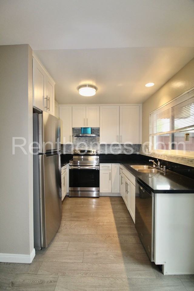 9405 Gold Coast Dr #A8 - Photo 6 of 25