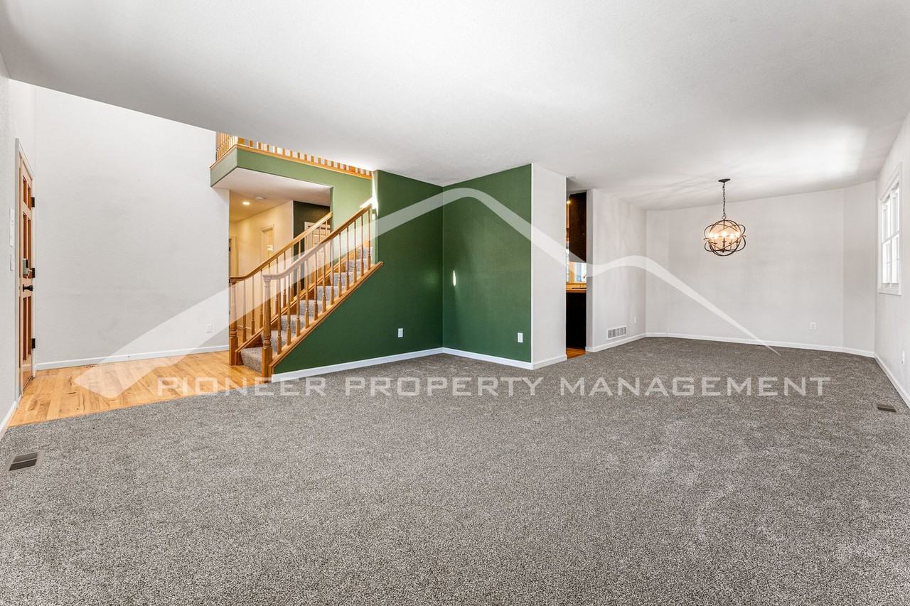 2295 Vineyard Pl - Photo 4 of 31