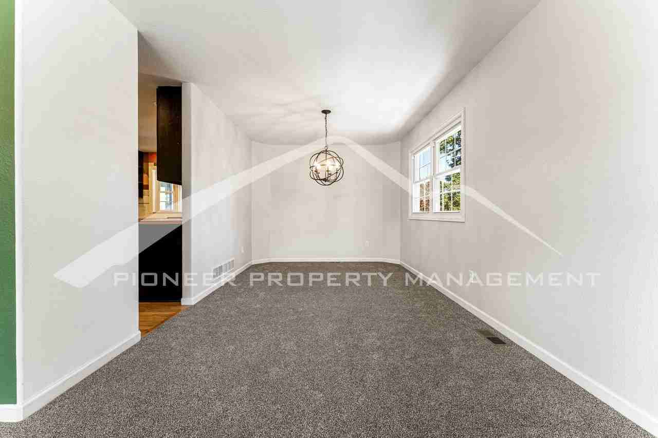 2295 Vineyard Pl - Photo 5 of 31