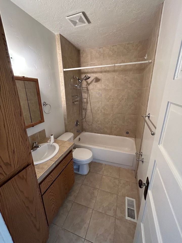 1015 10th Ave S - Photo 4 of 20