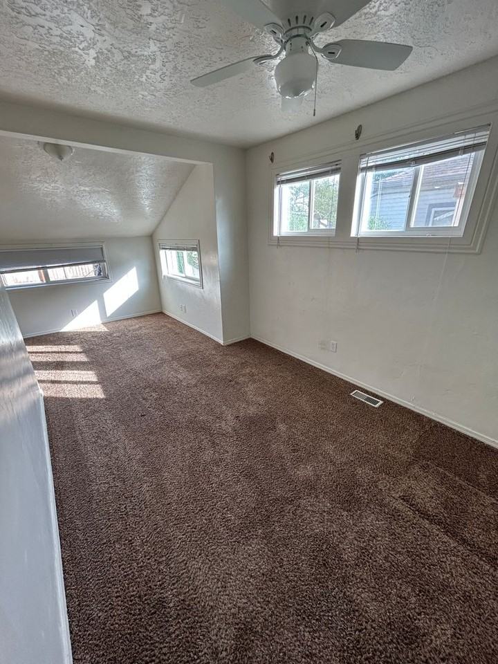 1015 10th Ave S - Photo 5 of 20