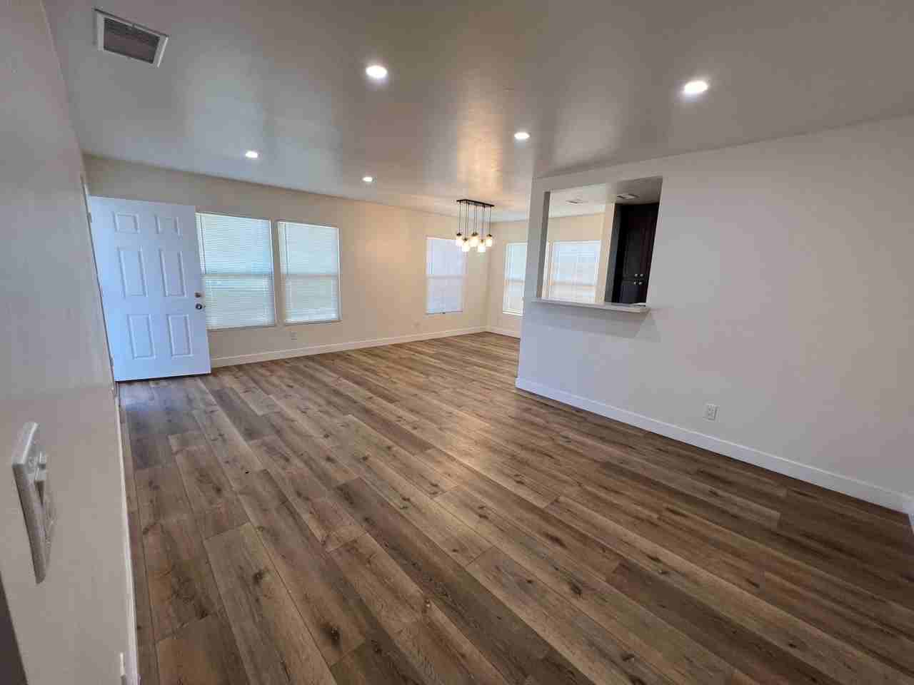 516 E St - Photo 5 of 29