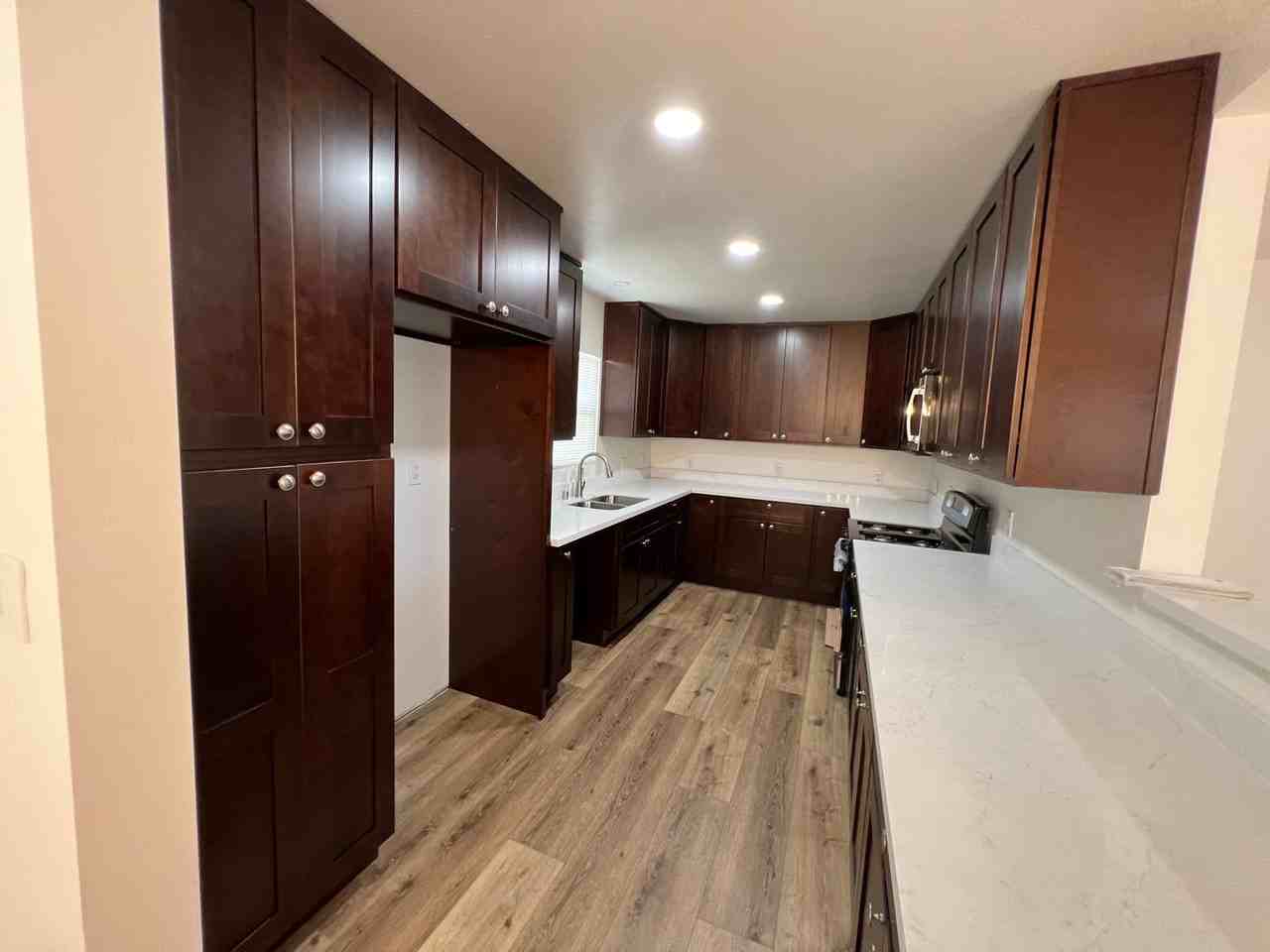 516 E St - Photo 6 of 29