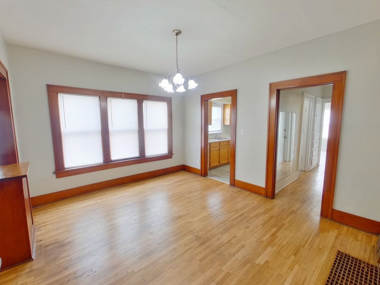838 S Main St - Photo 3 of 8