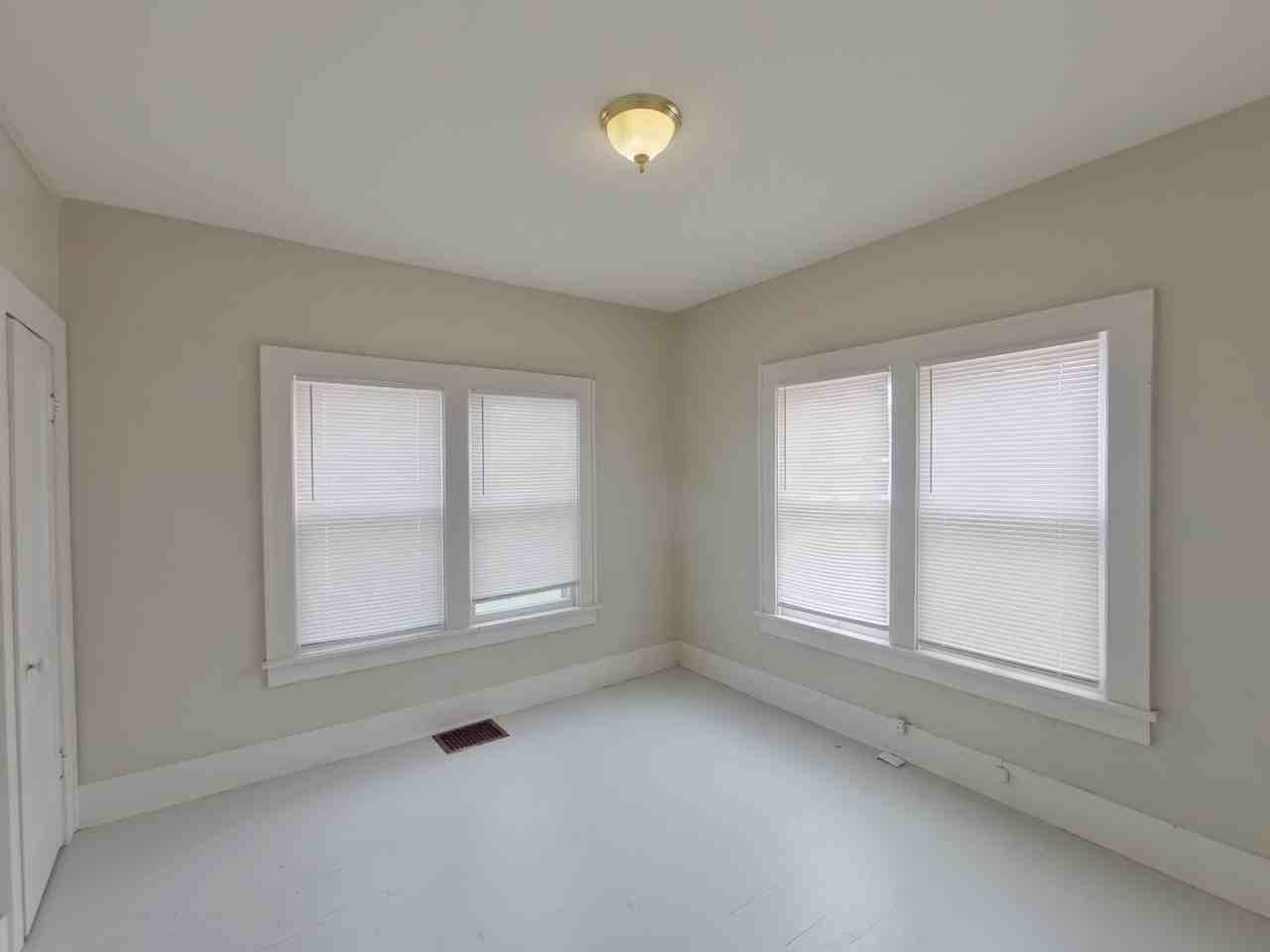 838 S Main St - Photo 6 of 8