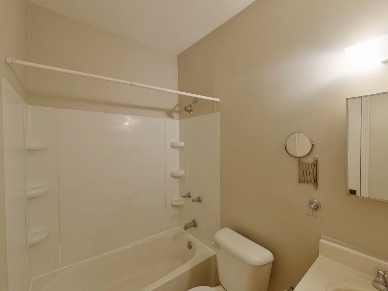 838 S Main St - Photo 7 of 8