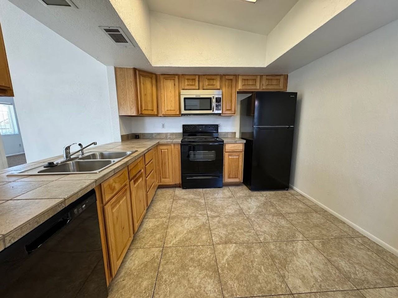 2506 W Caribbean Ln #10 - Photo 6 of 18