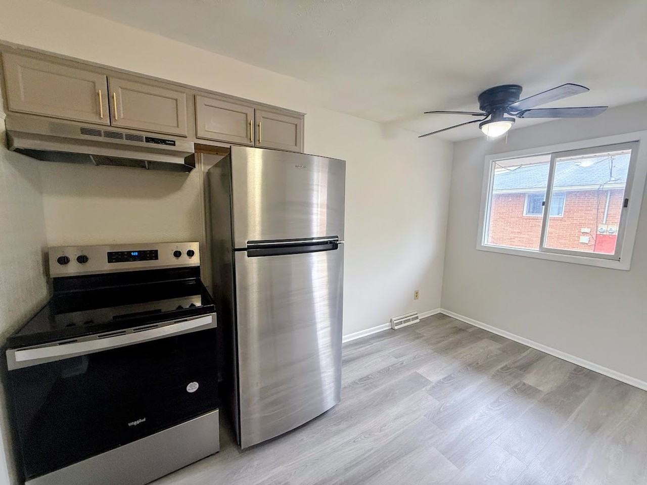 235 Kennedy St - Photo 5 of 11