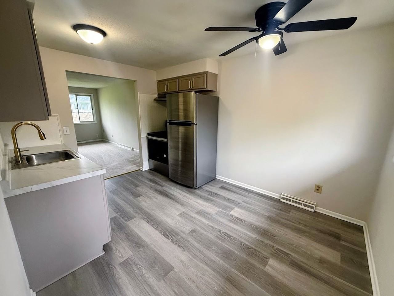 235 Kennedy St - Photo 6 of 11