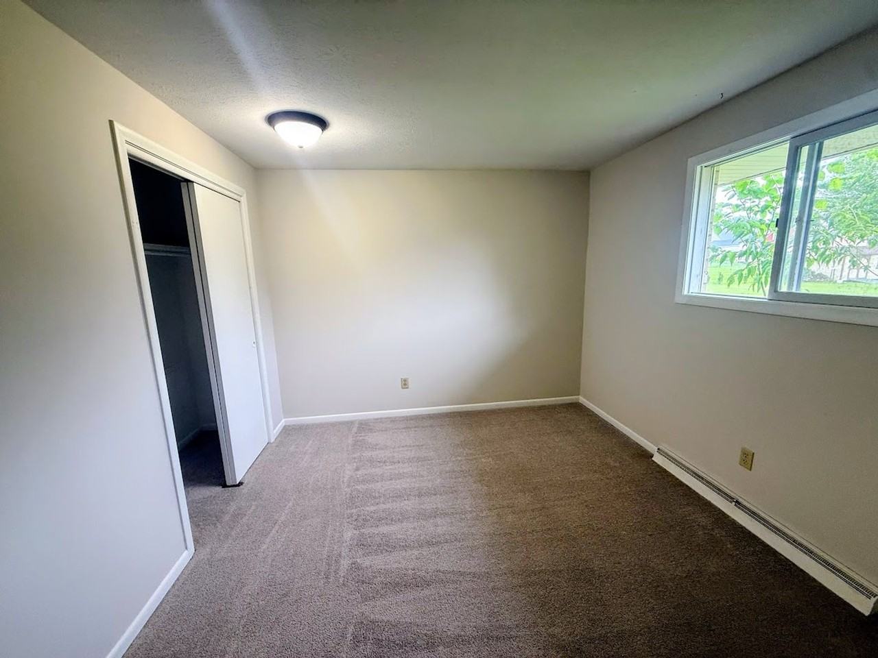 235 Kennedy St - Photo 7 of 11