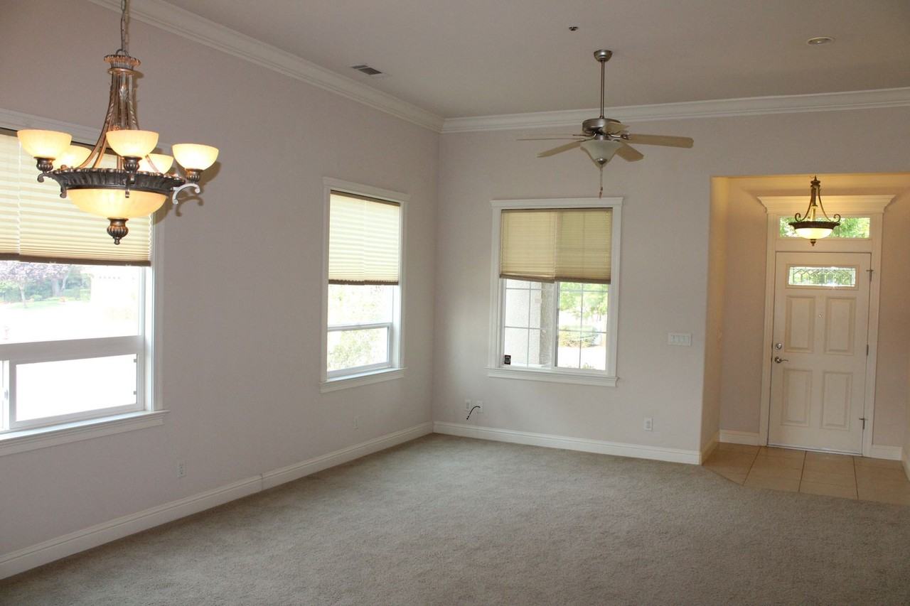 1022 Sunriver Ln - Photo 3 of 19