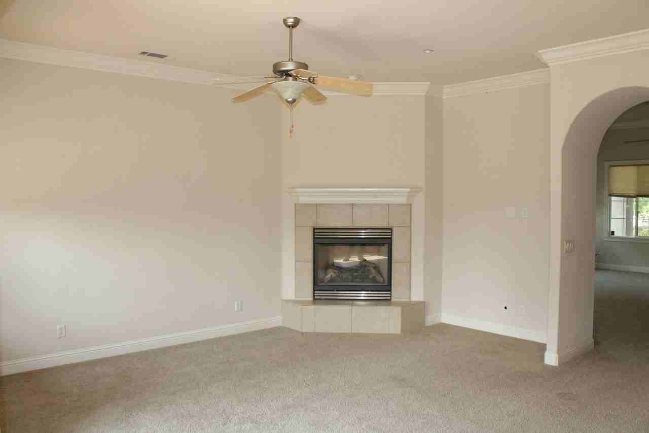 1022 Sunriver Ln - Photo 4 of 19