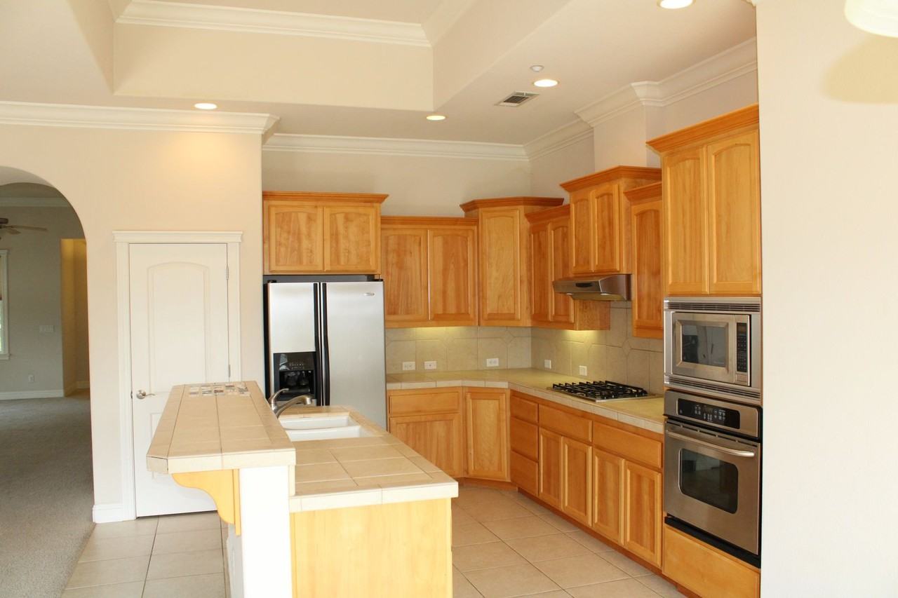 1022 Sunriver Ln - Photo 6 of 19