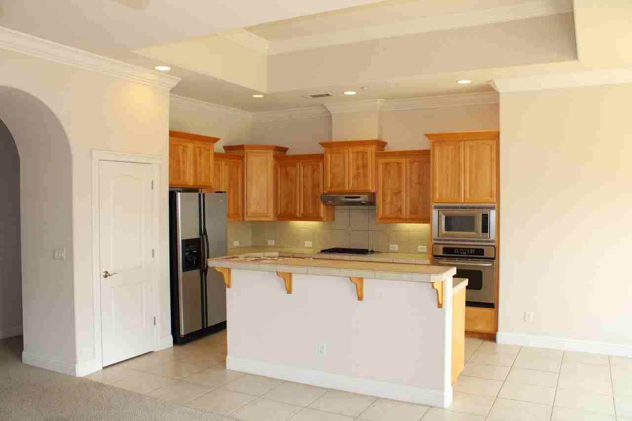 1022 Sunriver Ln - Photo 7 of 19