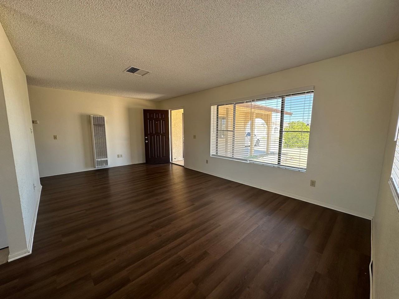 6182 Mojave Ave - Photo 4 of 16