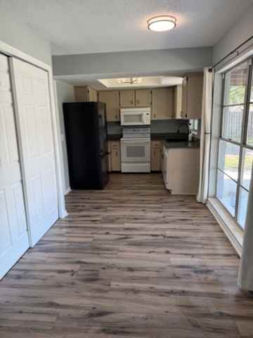 8913 Wood Lake Ct #1 - Photo 6 of 17
