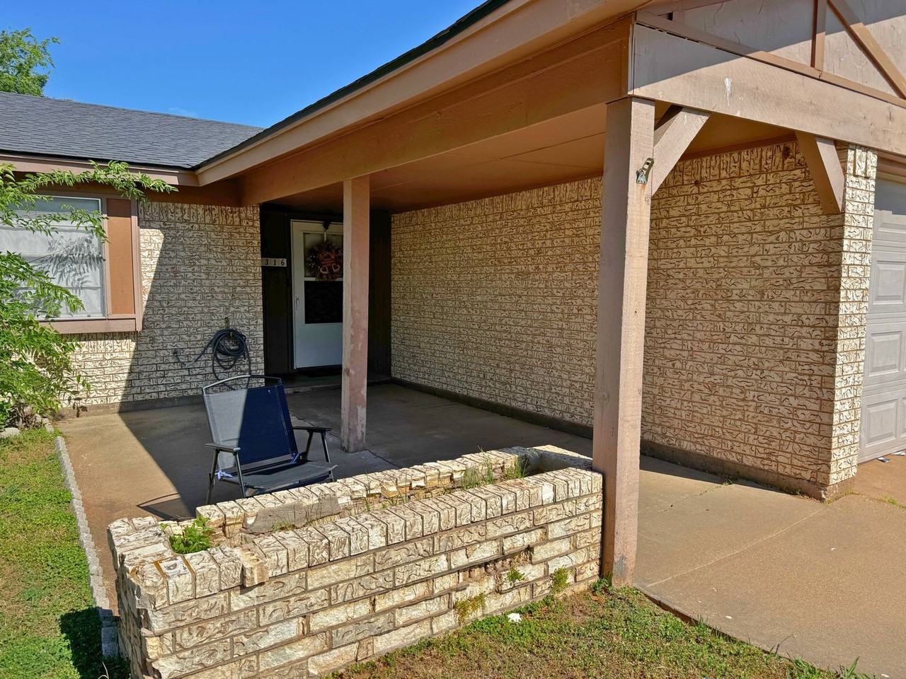 2316 Perrin Dr - Photo 2 of 26