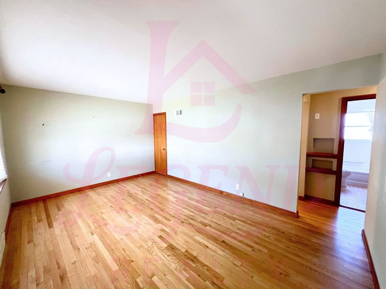 2533 Tamm Ave - Photo 3 of 8