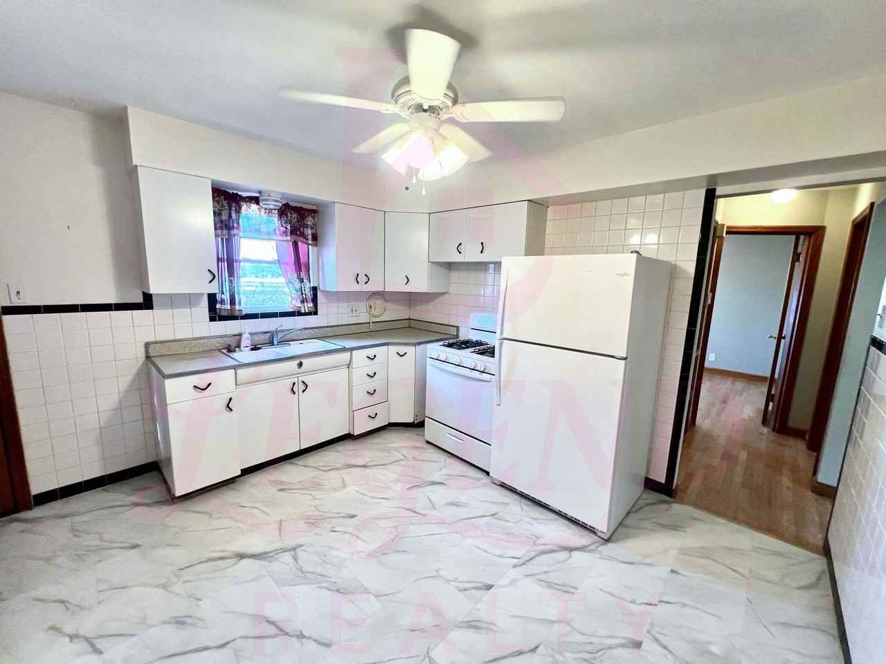 2533 Tamm Ave - Photo 4 of 8