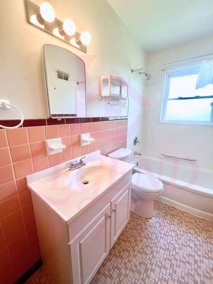 2533 Tamm Ave - Photo 5 of 8