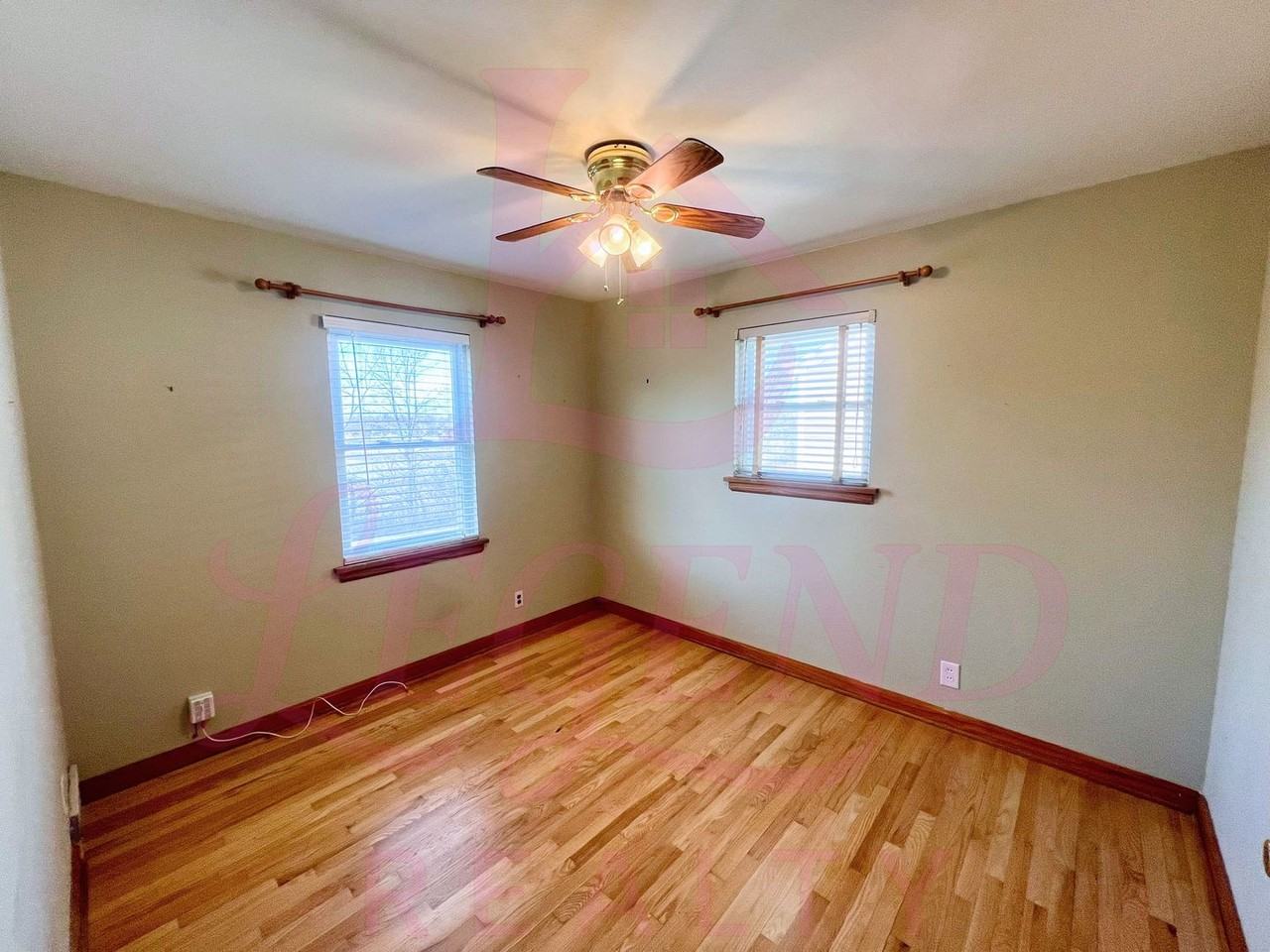 2533 Tamm Ave - Photo 6 of 8