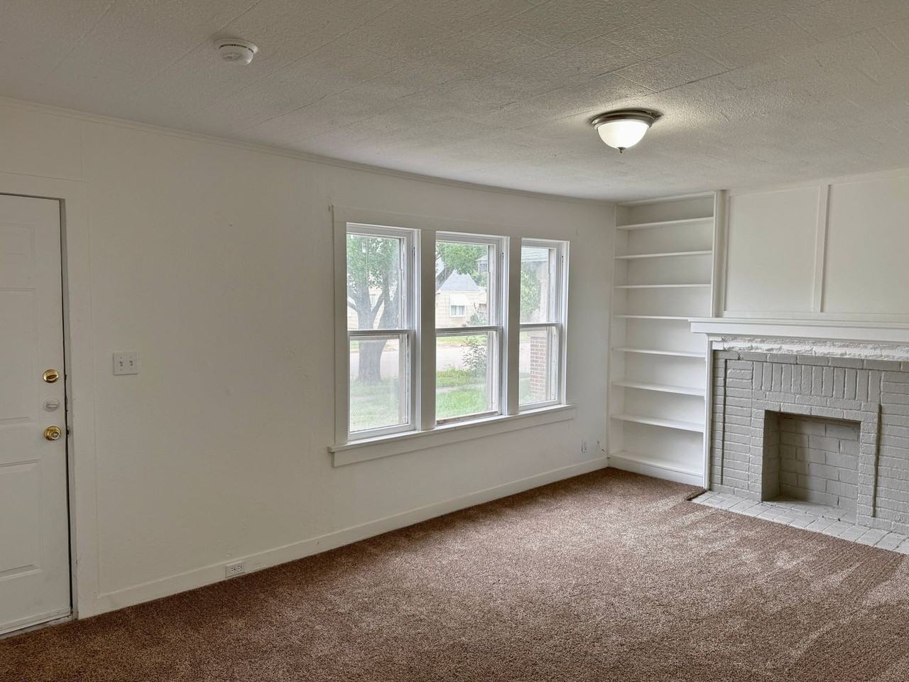 2209 Talunar Ln - Photo 3 of 28