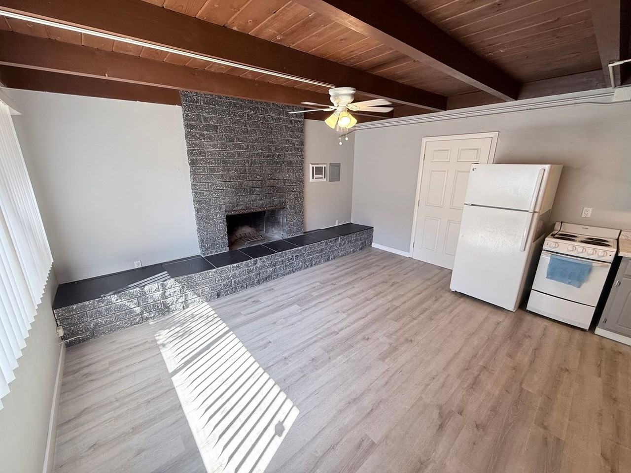 1561 Olive Ave - Photo 4 of 17