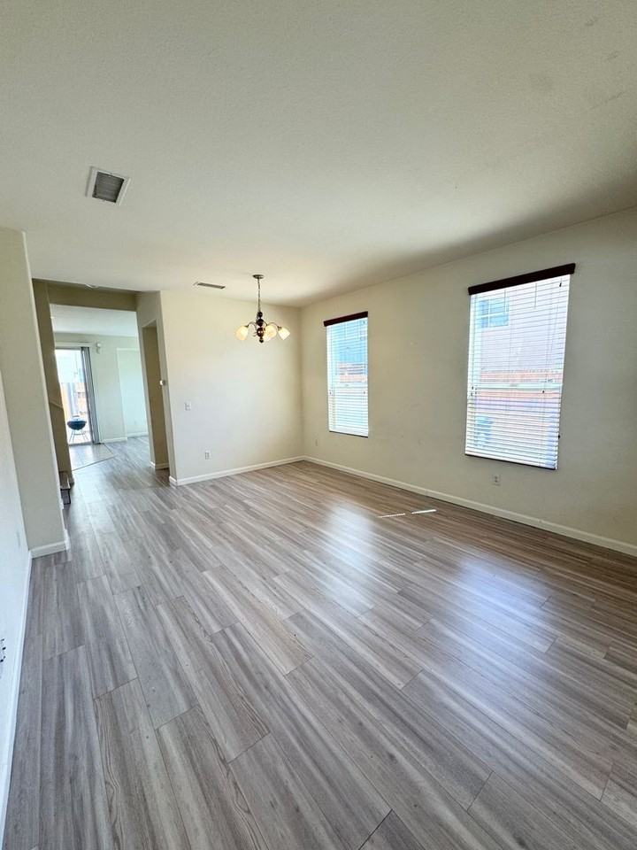 17 Hertford Cir - Photo 3 of 25