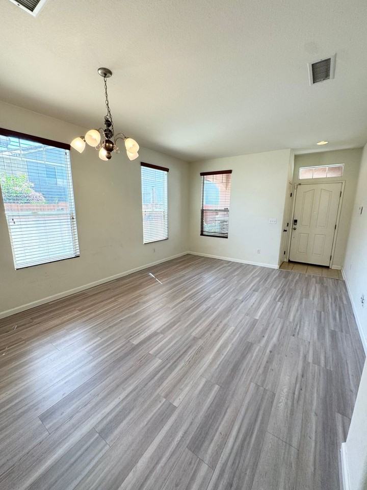 17 Hertford Cir - Photo 4 of 25