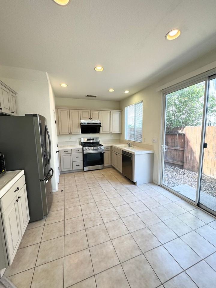 17 Hertford Cir - Photo 5 of 25